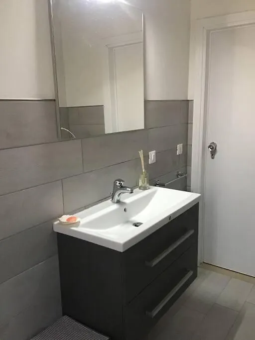 Cute Apartment 100 Mt From The Beach! 丽都阿德里亚诺